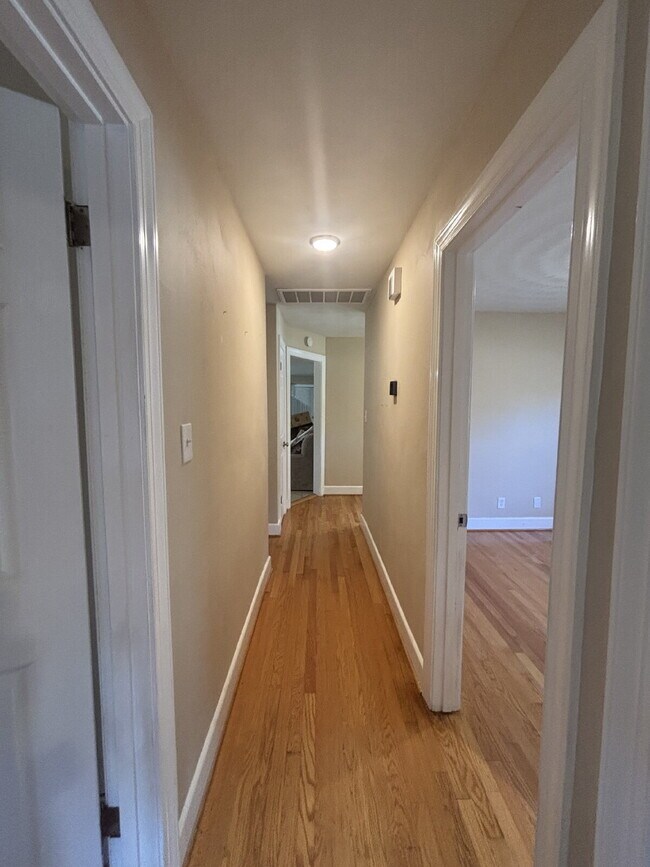 Building Photo - "Charming Single Family Home in Portsmouth – 1521 Sq Ft of Comfortable Living!"