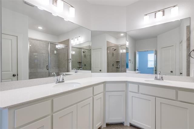 Building Photo - 3925 Cresthill Dr