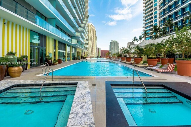 Building Photo - 1300 S Miami Ave