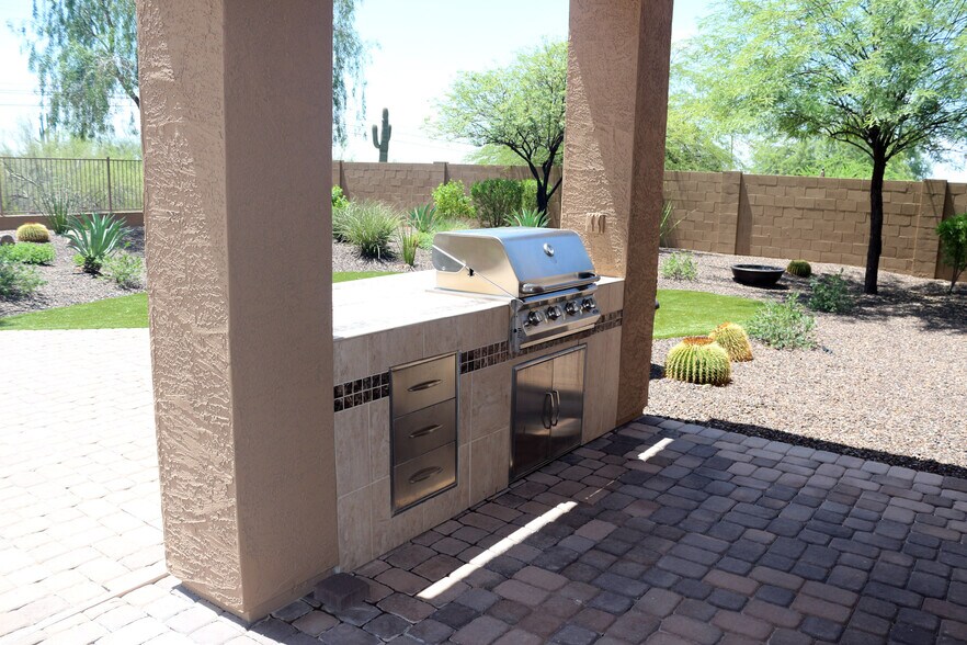 BBQ & Outdoor Counter - 4629 E Thunder Hawk Rd
