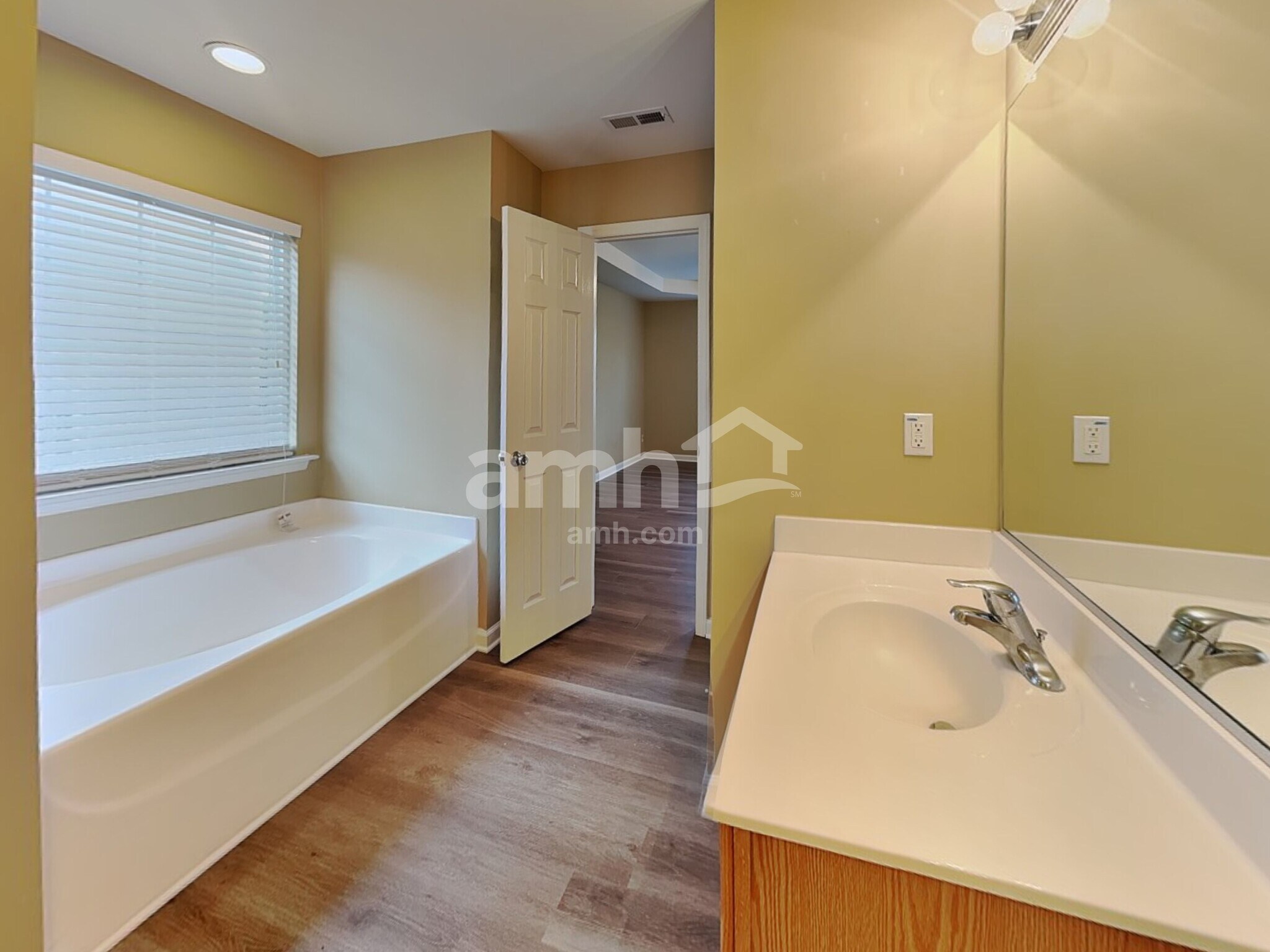 Building Photo - 501 Timber Meadow Lake Dr