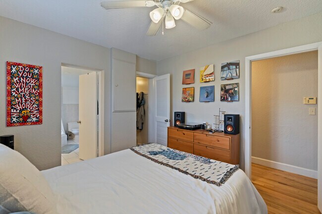 Building Photo - 548 NE 9th Ave