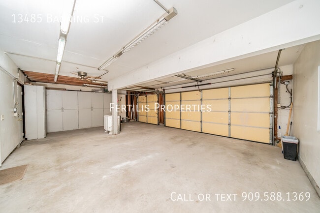 Building Photo - 13485 Banning St