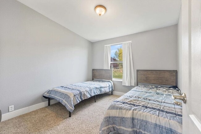 Building Photo - Country Oasis – Flexible Rental in Rexburg...