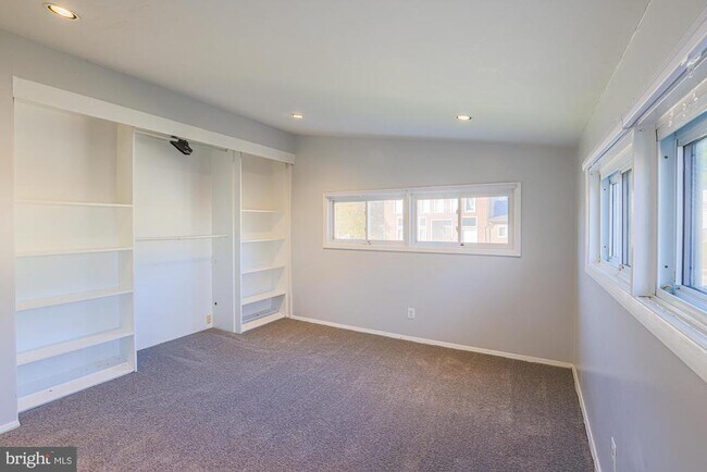 Building Photo - 2421 Lightfoot Dr