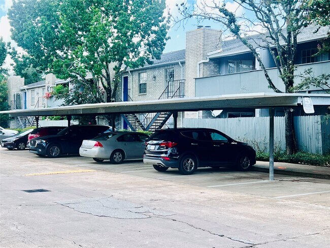 Building Photo - 9797 Leawood Blvd