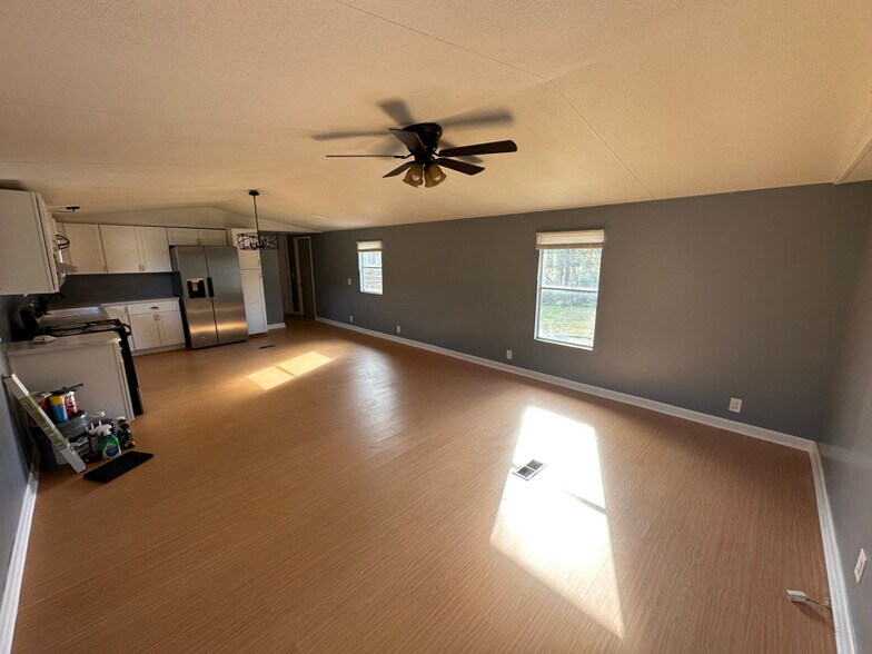 Building Photo - 208 Trotters Way