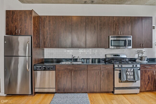 Building Photo - 235 W Van Buren St