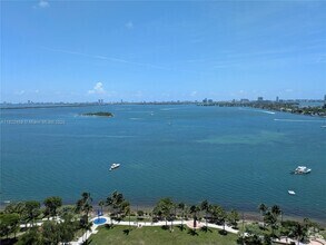 Building Photo - 1800 N Bayshore Dr