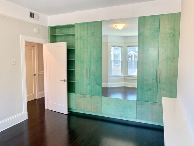 Building Photo - 54-56 Sharon St