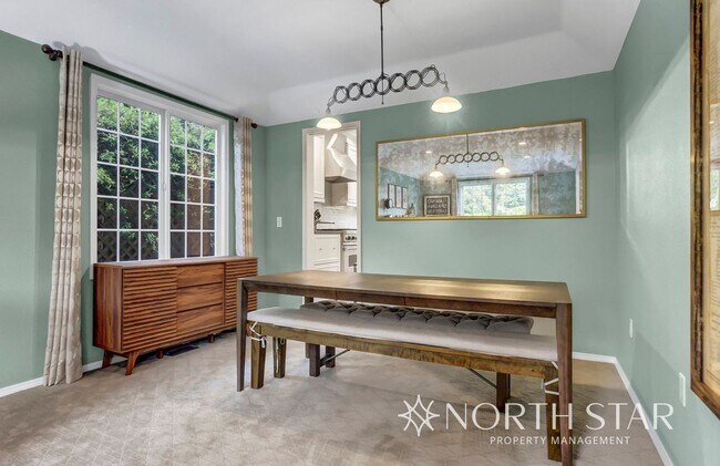 Building Photo - $1000 Off First Months Rent in Lake Oswego