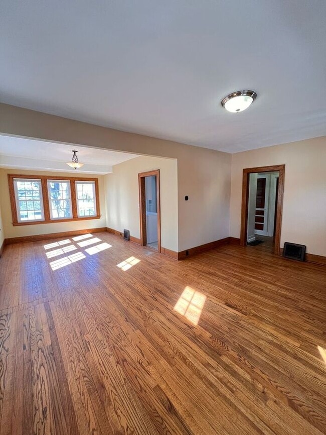 Building Photo - Charming 3-Bedroom Home in a Convenient an...