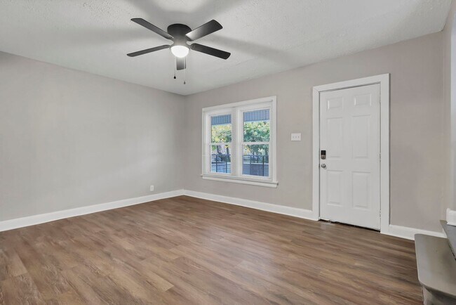 Building Photo - 1038-1040 Forest St