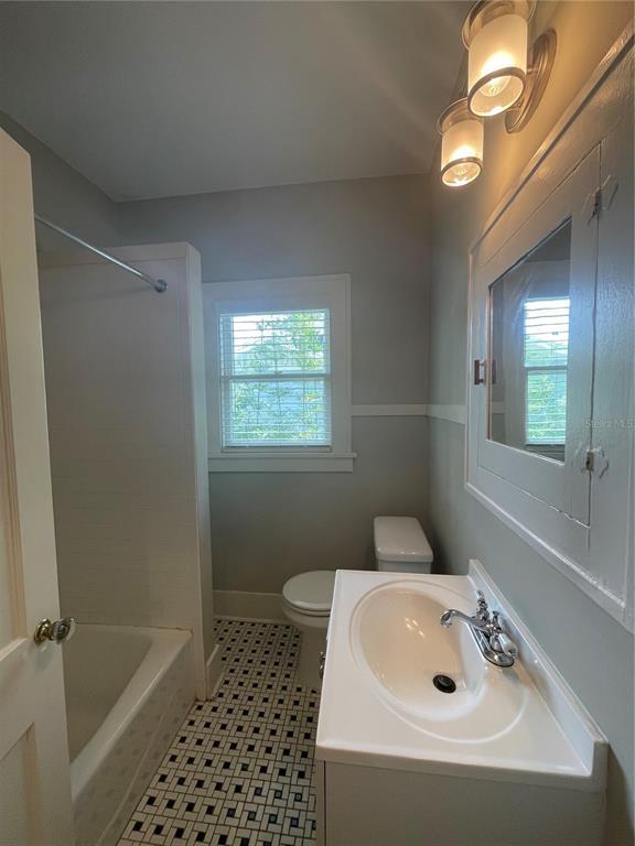 Building Photo - 2114 W Dekle Ave