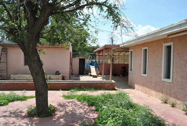Building Photo - 309 Ramona Ave