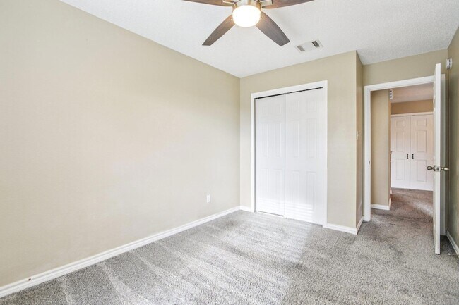 Building Photo - 1605 Lantern Light Dr