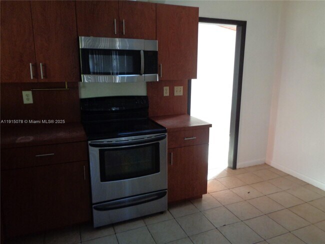 Building Photo - 32970 SW 210th Ave