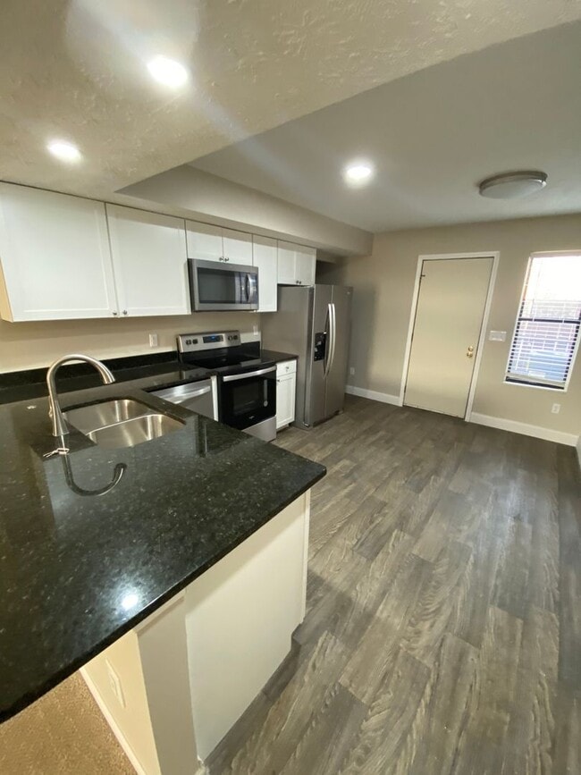 Building Photo - 3243 Summerhill Ln
