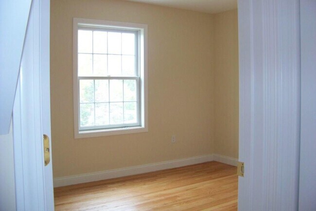 Building Photo - 509 Main St