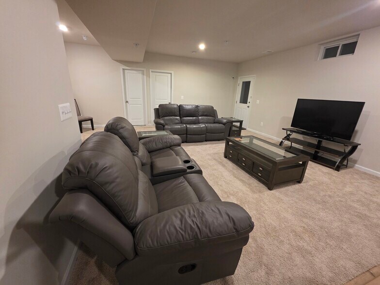 Building Photo - 9902 Obin Ln