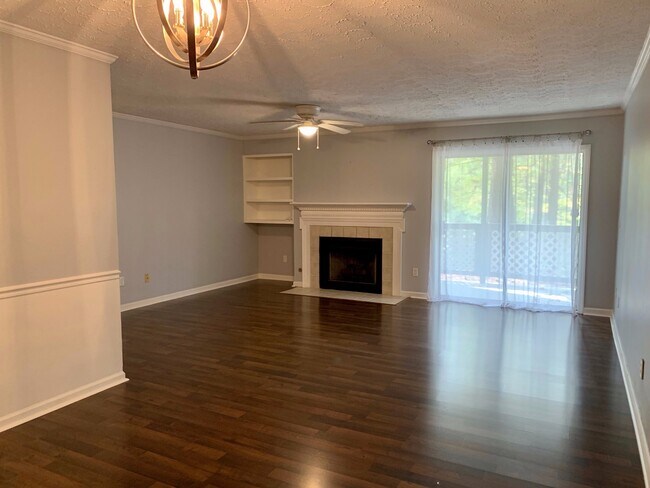 Building Photo - 1 Bed | 1 Bath Condo Near Glenwood - Water...