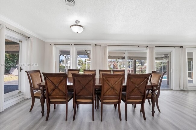 Building Photo - 215 Entrada Dr