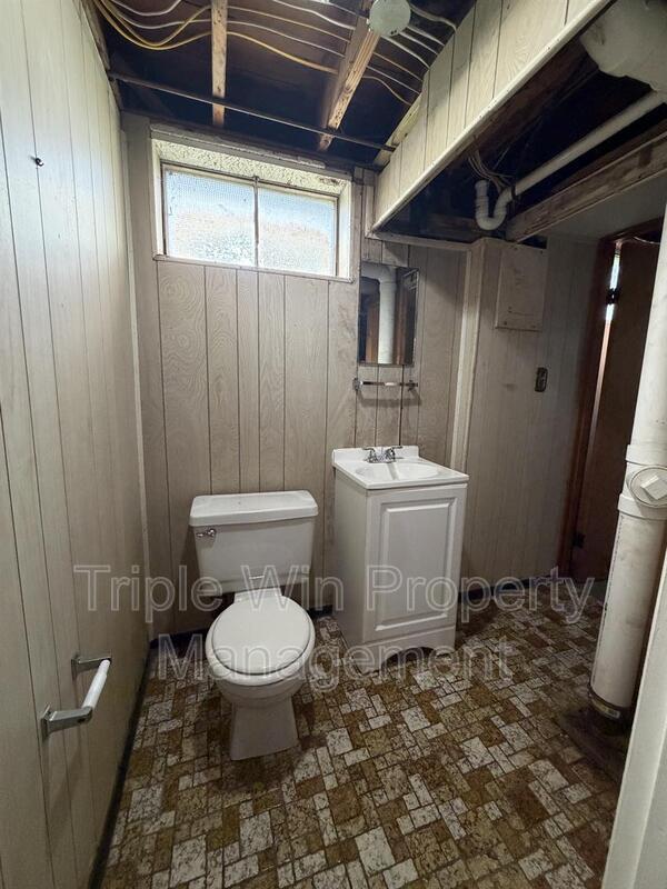 Building Photo - 10319 Varnum Dr