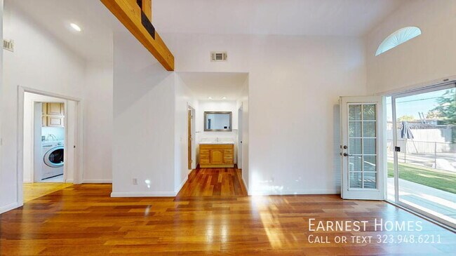 Building Photo - 14338 Califa St