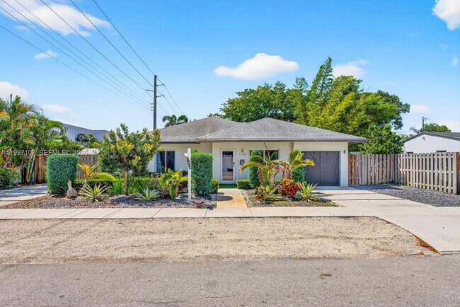 Building Photo - 1126 NE 16th Ct