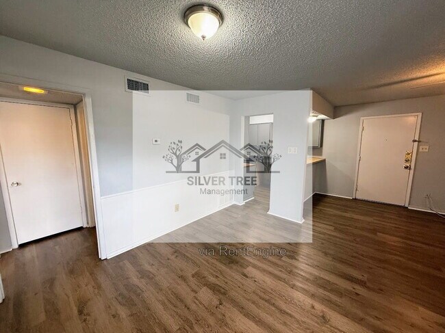 Building Photo - 4820 Wellesley Ave