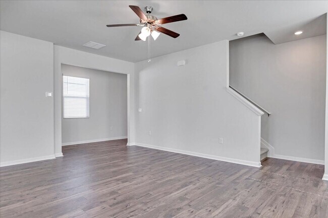Building Photo - MOVE IN READY