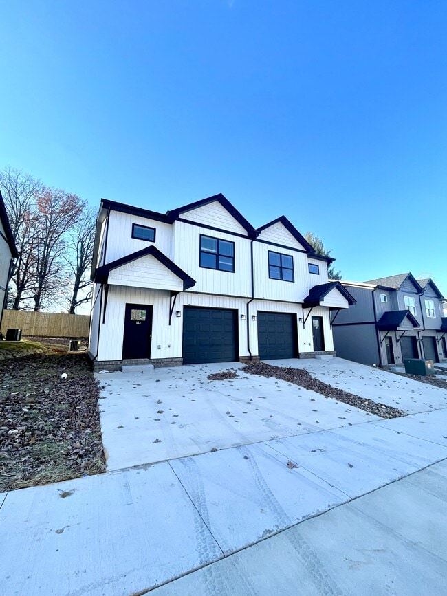 Building Photo - 133 Independence Ln