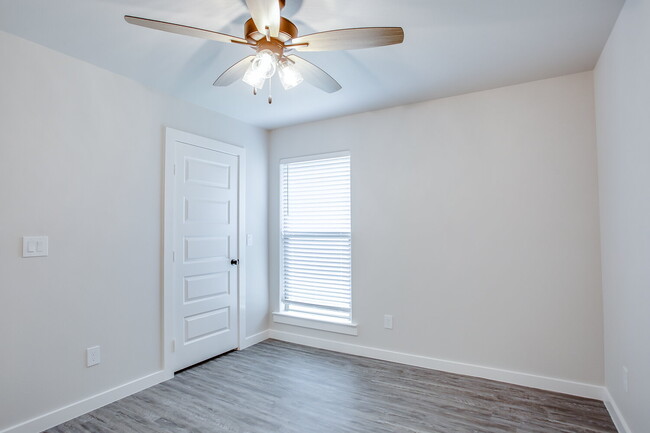 Building Photo - Like New Construction in Cooper District!