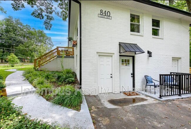 Building Photo - 840 Lemont Dr