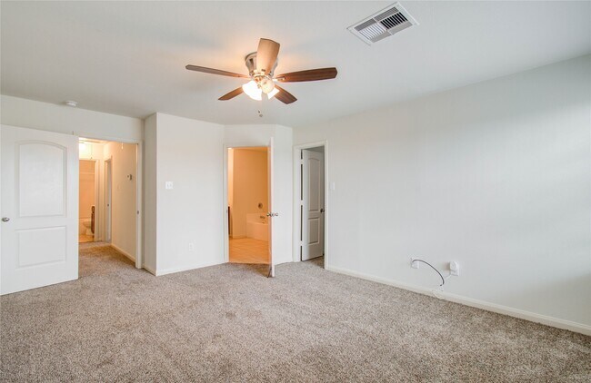 Building Photo - 8218 Hall View Dr