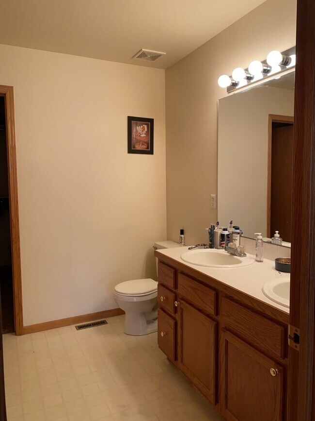 Building Photo - 906 Richmond Dr