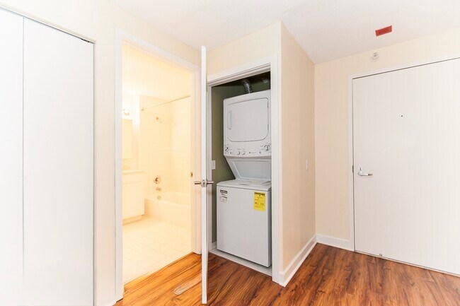 Building Photo - 545 N Dearborn Pkwy