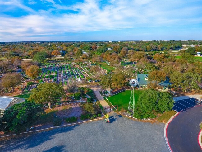 Building Photo - 240 Bonham Loop