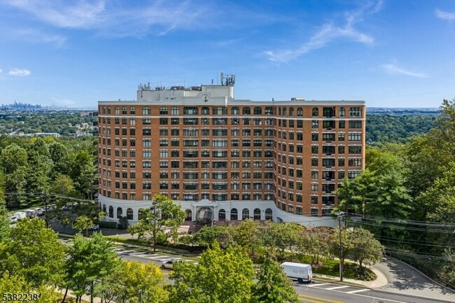 Building Photo - 616 S Orange Ave