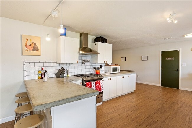 Building Photo - 3308 NW Atlanta Ave