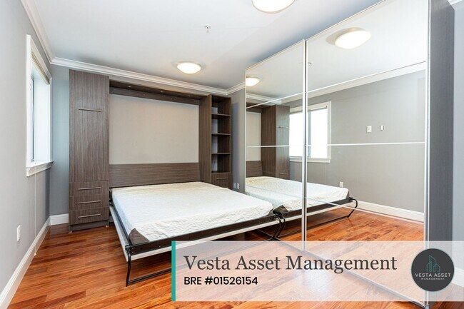 Building Photo - SPACIOUS TOP FLOOR 3 BED/2.5 BATH CONDO WI...