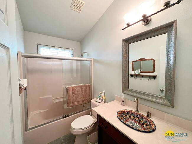 Building Photo - Custom home in the heart of Fort Walton Be...