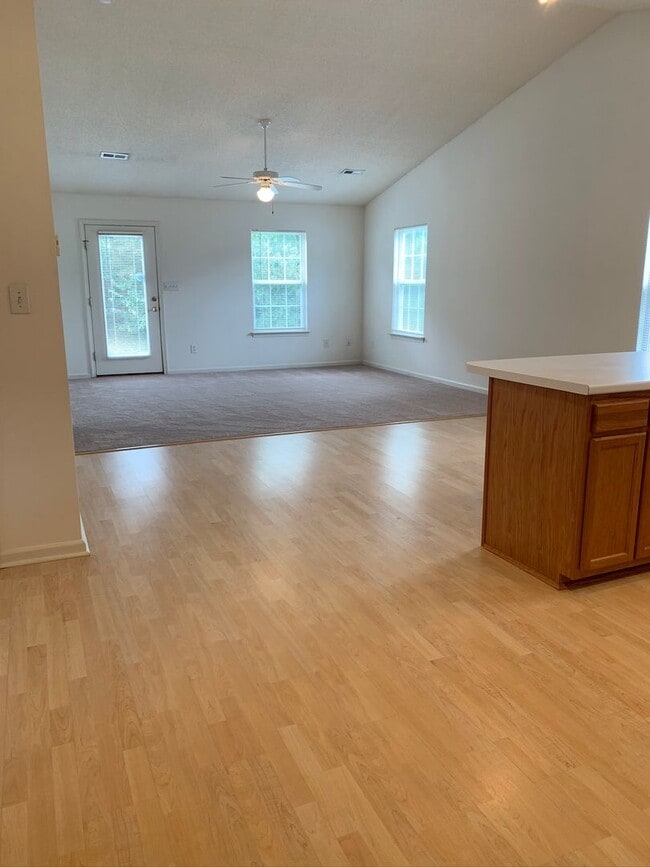 Building Photo - 132 Springwood Ln