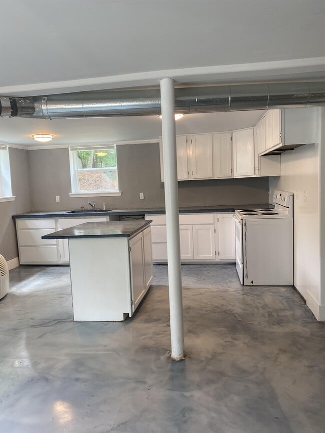 Building Photo - 14311 Veterans Memorial Hwy