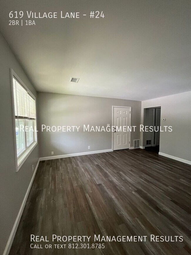 Building Photo - 619 Village Ln