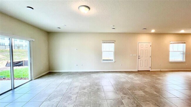 Building Photo - 2855 Stunning Ave