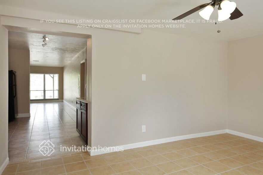 Building Photo - 3207 SW 48th Ave