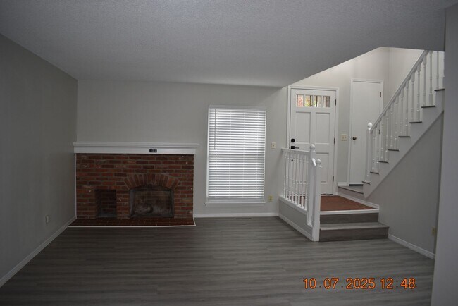 Building Photo - Updated 3 Bed Littleton Townhome