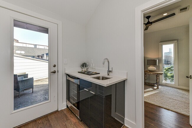 Building Photo - 1072 Kenilworth Ave