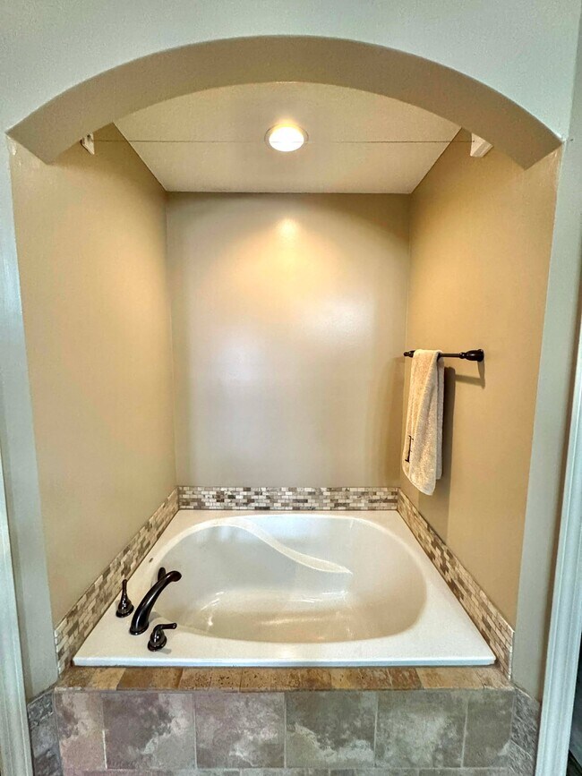 Building Photo - 61 Boulder Dr